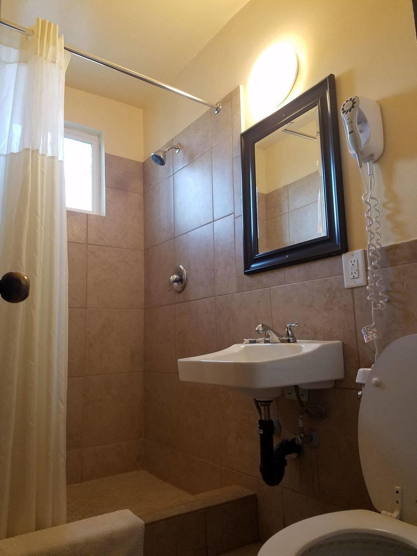 Del Aire Inn Lennox Εξωτερικό φωτογραφία
